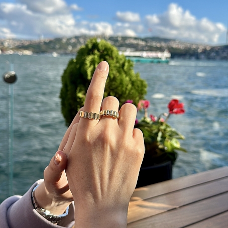 Minimal Taşlı Altın Yüzük